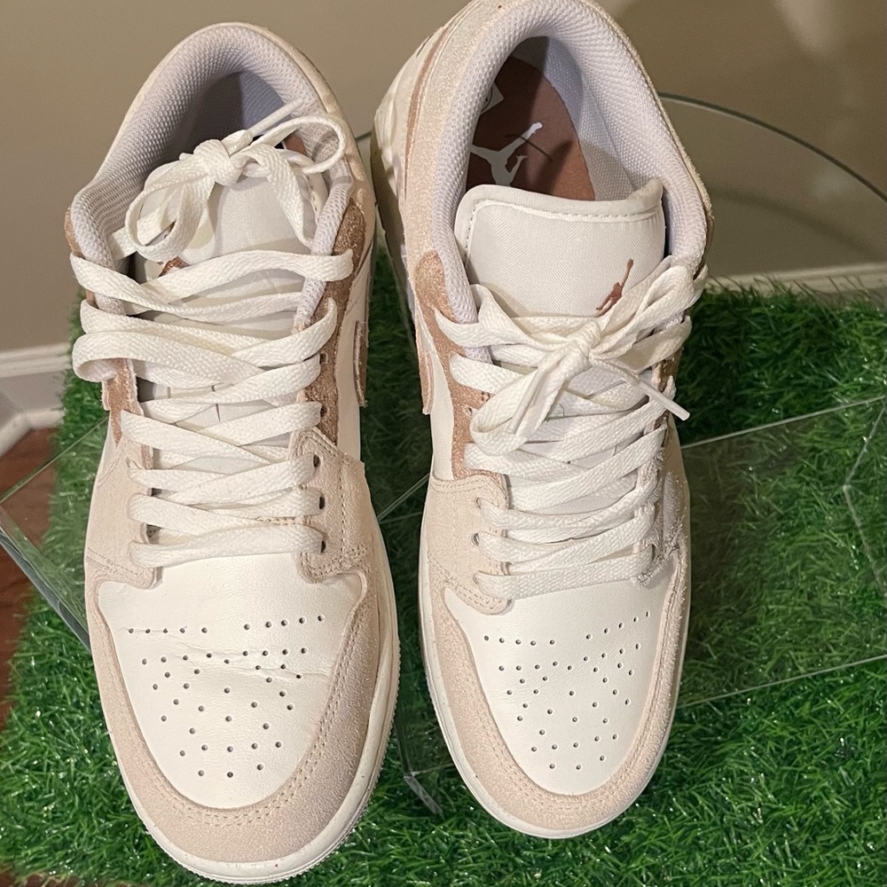 Jordan 1 Low SE in Brown Tones - Picture 7 of 10